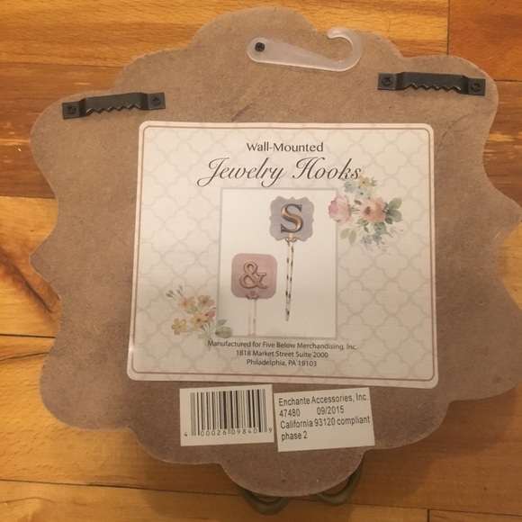 Jewelry hook - Picture 2 of 2